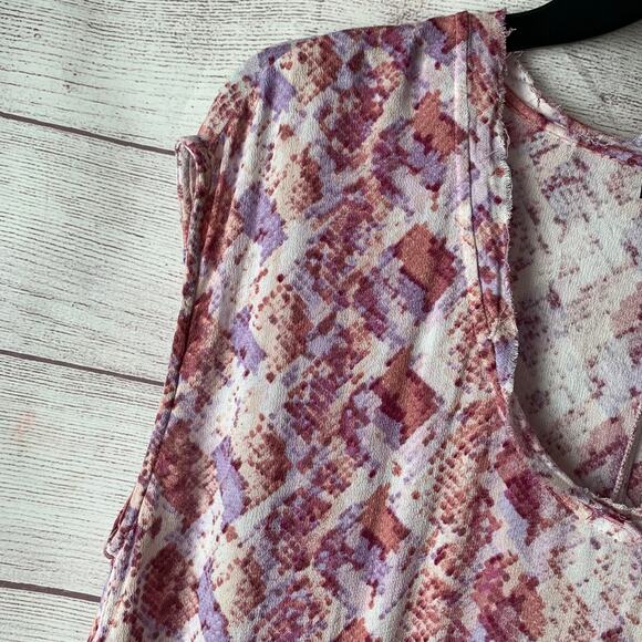 Dear John Pink Geometric Pattern Blouse Sleeveless Scoop Neckline Top Size M - Picture 12 of 15